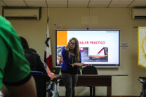 Durante la tarde, se dictó el seminario taller “Manejo de emergencia - extintores de incendios”. Créditos: Kenel Rodríguez.