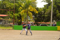 El estudiante Moisés Villarreal se llevó el premio del Home Run Derby, con un valor de 20 balboas.