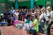 Entrega de donaciones de parte de los estudiantes de la Profesora Sahory Mejía de Acosta.