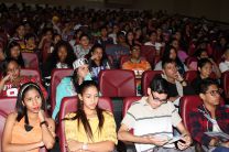 Estudiantes de la Faculta de Ingenierìa Civil participan del Seminario de Inducciòn a la vida Universitaria 