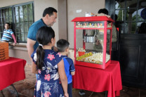 Palomitas para los niños del hogar.