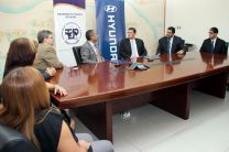 Autoridades de la UTP y Petroautos participan de la firma de convenio en Rectoría 