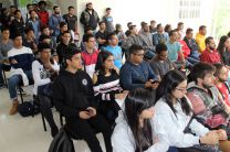 Estudiantes interesados participaron en las conferencias donde conocieron las oportunidades que ofrecen.