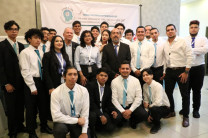 Estudiantes de segundo año de la carrera de Técnico en Electrónica Biomédica