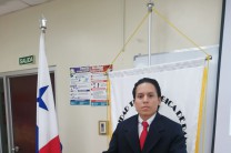 Nuevo Licenciado en Comunicación Ejecutiva Bilingüe, Ricardo Castillo.