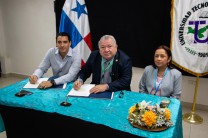 Lcdo. Ismael González, Dr. Omar Aizpurúa y la Dra. Iveth Moreno.