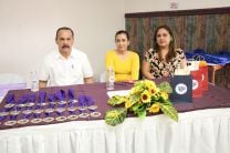 Mesa Principal: Licdo. Abdiel Saavedra, Ing. Evidelia Gómez e Ing. Hilda Castro