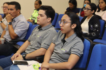 Estuantes participan de la presentación