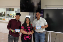 Entrega de premios a los padres. Entrega de premios a los padres.