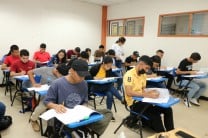 Estudiantes durante la prueba.