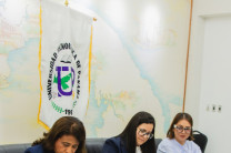 Momento exacto de la firma del convenio entre la UTP y Ericsson.