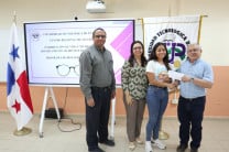 Estudiantes beneficiados del Programa de Donación de Lentes