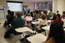 Sesenta personas participaron del taller, 30 jóvenes universitarios y 30 adultos mayores.