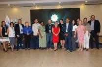 Autoridades de la UTP, representante de la SENACYT junto con los conferencistas magistrales.