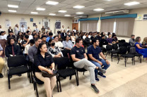 Estudiantes de la UTP, docentes y autoridades participan de la inauguración. 