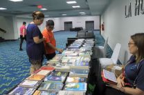 Exhibición y venta de los libros leídos por los concursantes en el Vídeo.