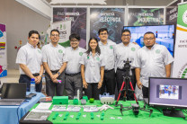 Stand de la FISC. Estudiantes e investigadores de la UTP comparten con los visitantes sobre los distintos proyectos académicos e innovaciones tecnológicas presentadas en el espacio ferial.