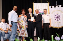 Reconocimiento al Dr. Eduardo Briceño.