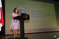 La Vicedecana Académica de la FII, Mgtr. Elida Córdoba.