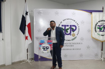 Ing. Héctor González encargado de la primera exposición del evento.