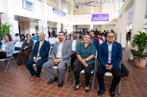 Docentes y directivos presentes en este acto.