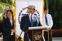 El Rector, Ing. Héctor M. Montemayor A., dio un discurso dirigido principalmente a los estudiantes.