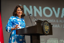Dra. Ángela Laguna Caicedo, Rectora de la UTP.