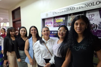 Autoridades acompañan a los estudiantes en la presentación de Proyectos.