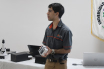 Instructor de ICE Electronics.