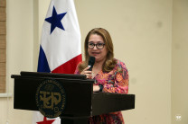 La Vicerrectora de Investigación, Postgrado y Extensión, Dra. Lilia Muñoz dio la bienvenida al evento y reiteró el compromiso de la UTP con la ciencia y la tecnología.