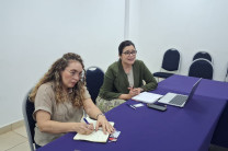 La Dra. Dafni Mora, Directora de Extensión, destaca el potencial de articulación con unidades académicas e investigativas de la UTP. Intervención de la Dra. Dafni Mora y la Mgtr. Yaribeth Gómez durante la sesión de trabajo.