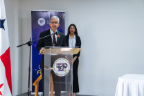 El director del Centro Regional de Coclé de la UTP, Ing. Efraín Conte dio las palabras de bienvenida e inauguración en la JIC, realizada en este centro regional El director del Centro Regional de Coclé de la UTP, Ing. Efraín Conte, dio las palabras de bienvenida e inauguración en la JIC, realizada en este centro regional