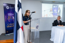 Vicerrectora de VIPE La Dra. Lilia Muñoz, Vicerrectora de la VIPE, acompaña a los estudiantes durante la inauguración de la JIC UTP 2026.