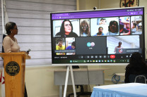 Por videoconferencia también se siguió esta charla.