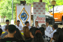 Junta Directiva junto a líderes de comisiones.