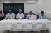 Jurado evaluador Ing. Efraín Conte, el Lcdo. José Flores y el Ing. Félix Tejeira, profesor asesor Jurado evaluador Ing. Efraín Conte, el Lcdo. José Flores y el Ing. Félix Tejeira, profesor asesor