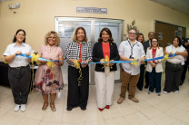Corte de cinta inaugural.