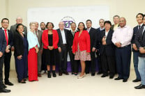 Participantes de la conferencia con el Dr. Miguel Ángel Sosa de LACCEI.