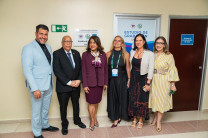 Fotografía oficial de las autoridades, invitados internacionales y miembros del equipo encargado del programa UTP–LAENOG.