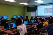 Estudiantes participan del Día Internacional del Software Libre.