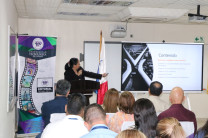 Dra. Aranzazu Berbey Álvarez presentando el libro