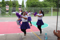 Las cheerleaders.