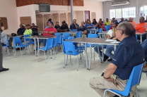 Profesor Modaldo Tuñón, junto a colaboradores de la UTP Extensión Tocumen.