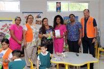 Profa. Leda Herrera, Lcdo. Armando Pinillo y docentes del Instituto Técnico Don Bosco.