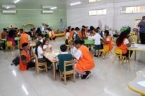 Los niños fueron acompañados por los padrinos, estudiantes de la Facultad Ciencias y Tecnología.