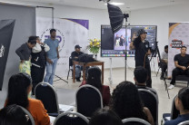 Lic. Aldo Morán en el curso de fotografía. Lic. Aldo Morán en el curso de fotografía.