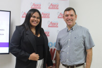 Estudiante Lizmarie Gómez junto a Dr. Francisco Arango, asesor 