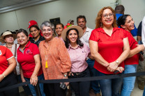 La comunidad universitaria disfrutando con entusiasmo y alegría del ambiente festivo durante el evento. La comunidad universitaria disfrutando con entusiasmo y alegría del ambiente festivo durante el evento.