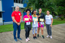 Podio femenino de la carrera.
