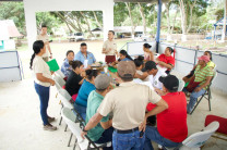 La inauguración se realizó en el terreno de la feria de Santa Fe, con la participación de 20 emprendimientos locales entre iniciativas individuales, comunitarias y marcas ya consolidadas de café y cacao, con el equipo organizador del Festival del Café y Cacao Artesanal.